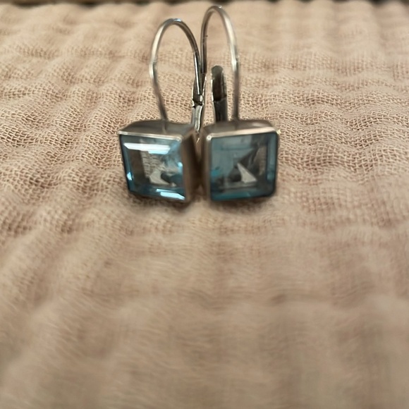 Lovely Sundance catalog ascher cut, blue topaz earrings in 925 sterling silver. - Picture 4 of 5